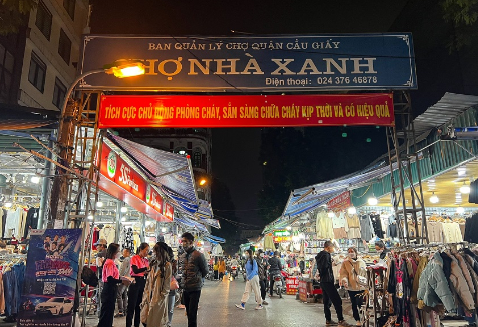 Nha Xanh Market in hanoi