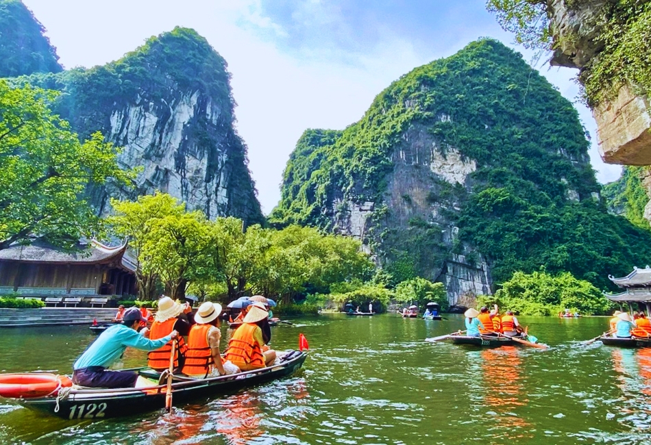 Ninh Binh Day Trip From Hanoi – Deluxe Group Tour